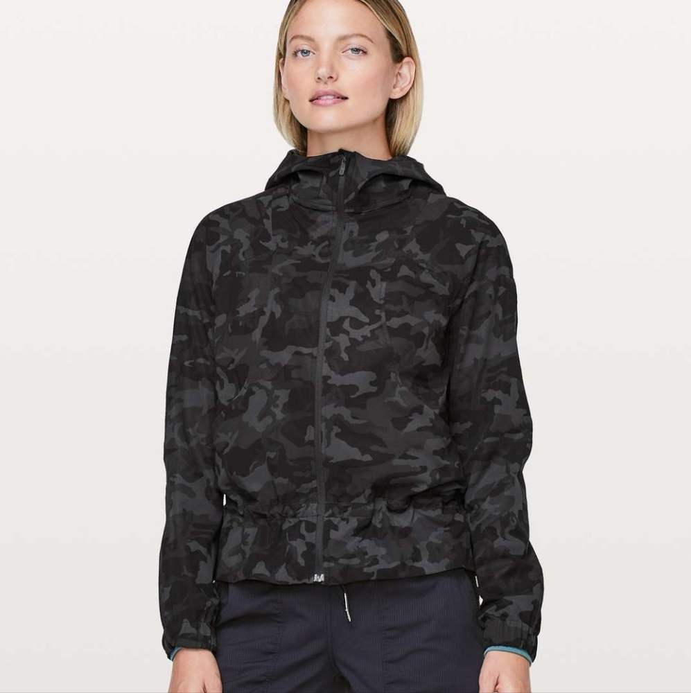 Lululemon light water repellent coat 4